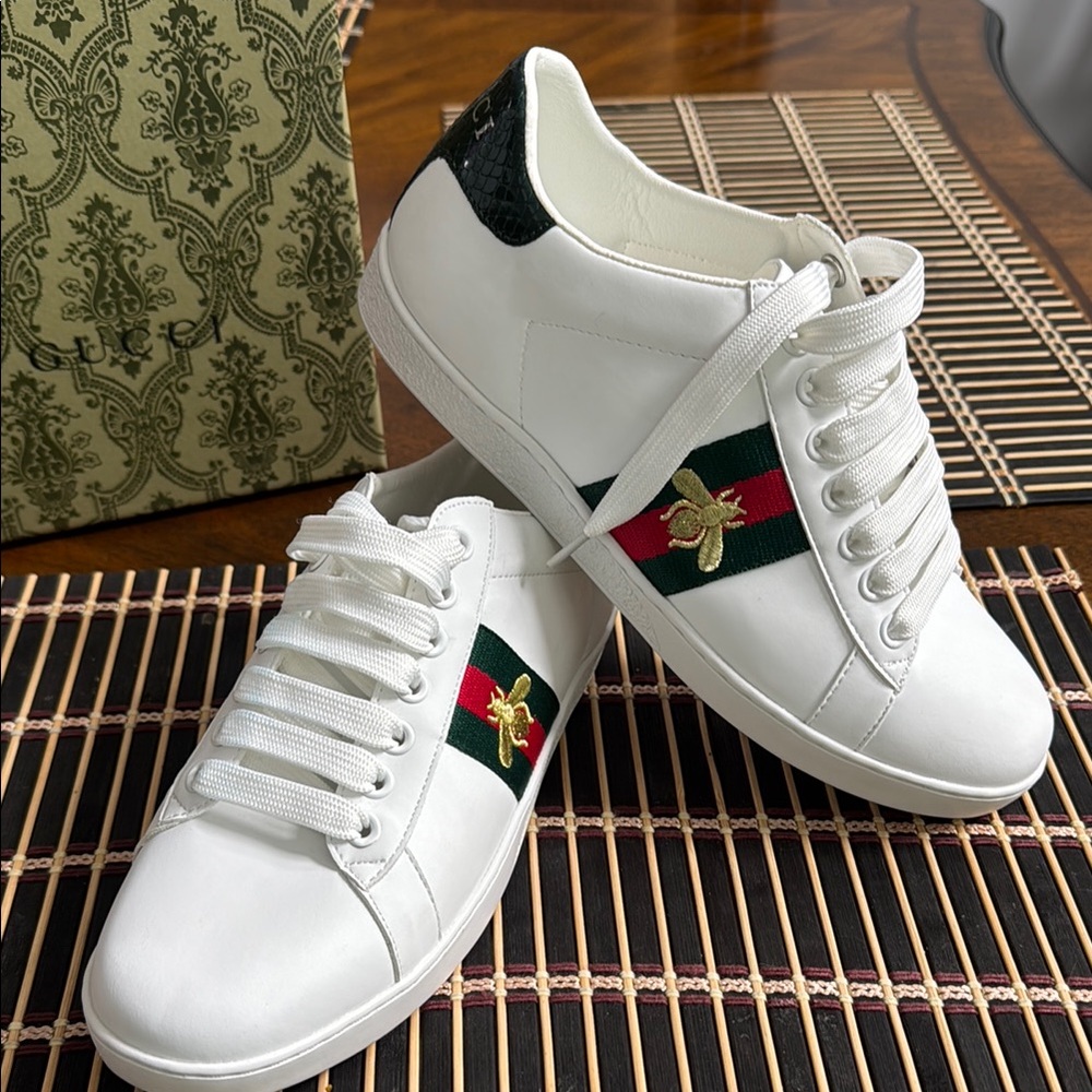 Gucci White and Green Sneakers with Signature Embroidery